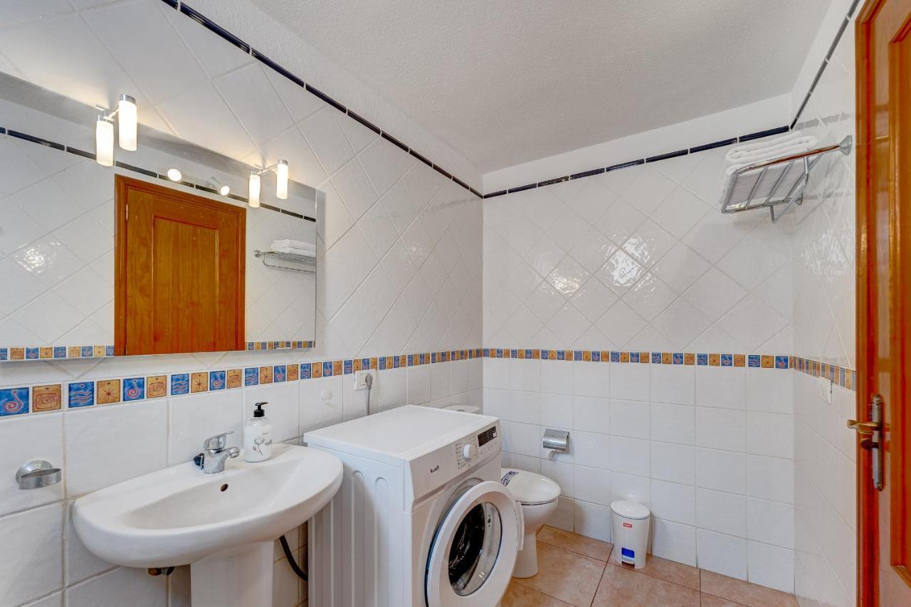 Pretty 1B Apartment In Diamantes 2, Heated Pool Лос Кристианос Екстериор снимка